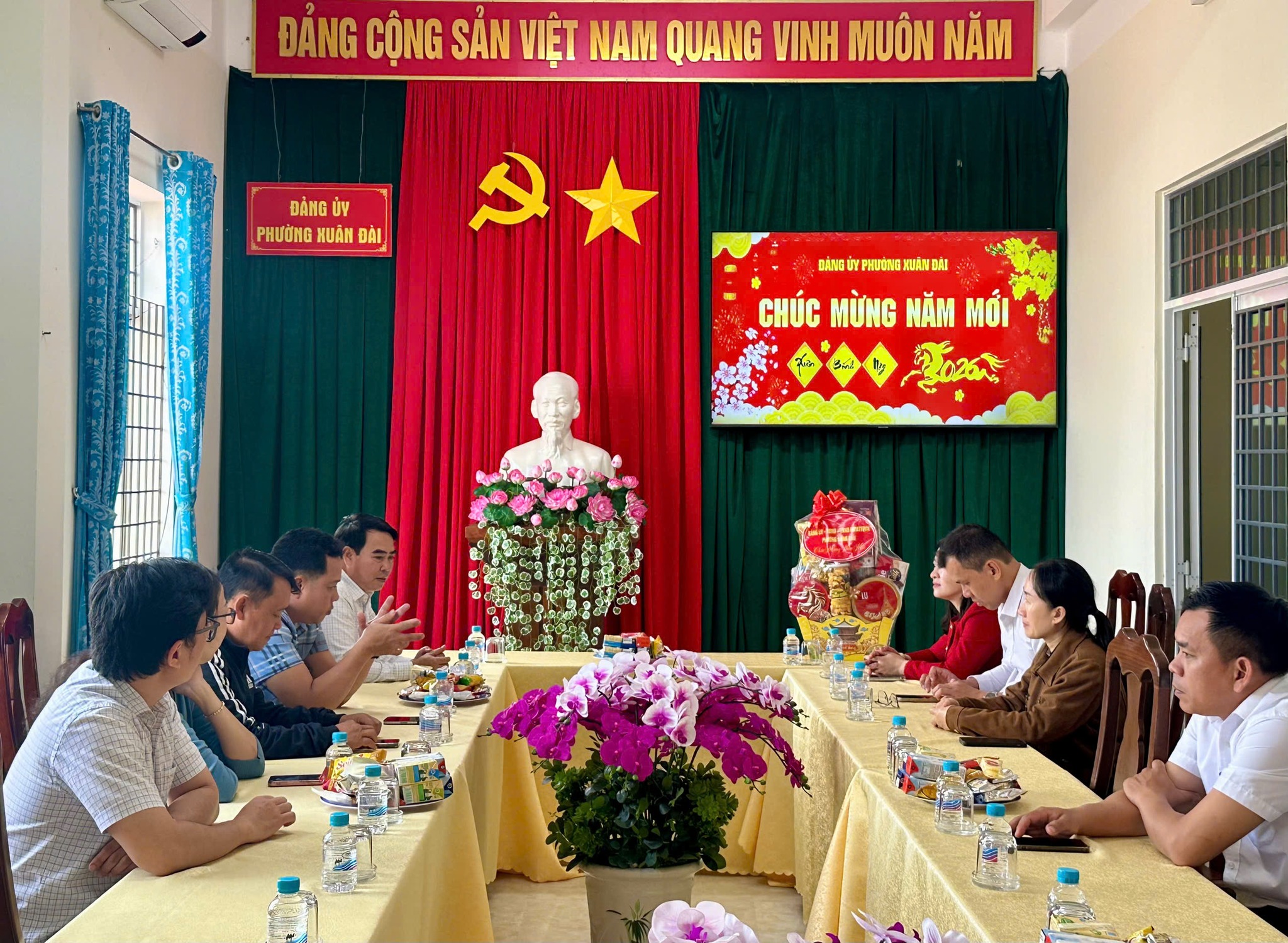 Lãnh đạo Đảng ủy phường Sông Cầu thăm, chúc tết phường Xuân Đài nhân dịp Xuân Bính Ngọ 2026