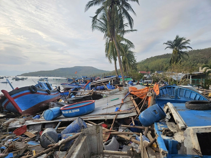 Chủ tịch UBND tỉnh Đắk Lắk ra "Lệnh Cấm Biển" khẩn cấp để ứng phó với bão số 15