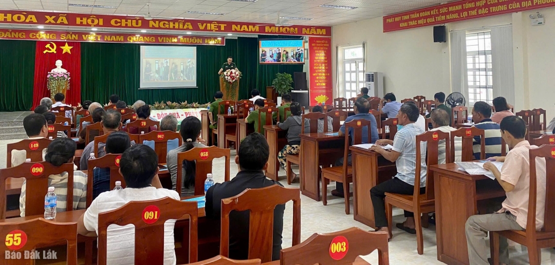 Đồn Biên phòng Xuân Đài phối hợp tuyên truyền phòng, chống IUU cho ngư dân