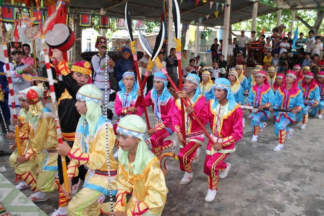 le-hoi-cau-ngu-doc-dao-net-dep-trong-van-hoa-tam-linh-cua-ngu-dan-vung-bien-3-1637661013